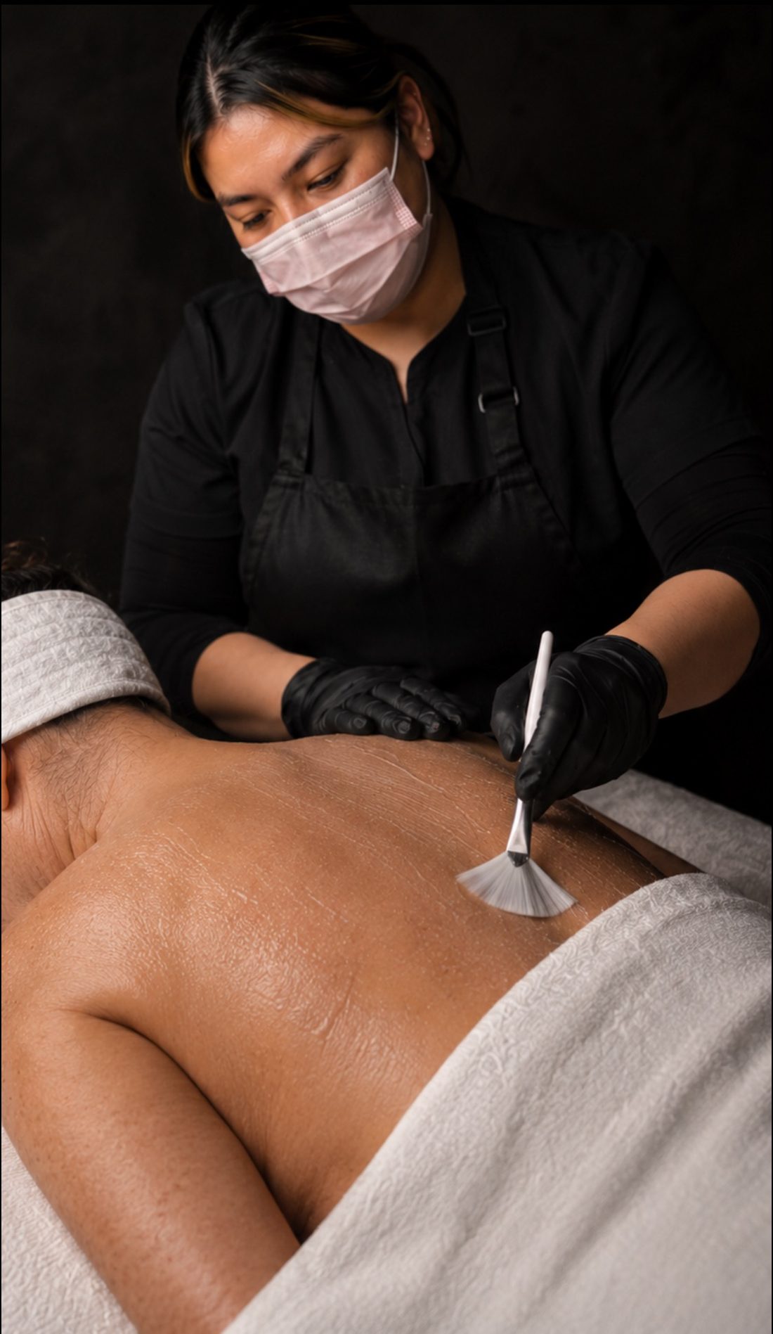 CYNN’S Renewal Back Facial treatment with product application at CYNNSBEAUTY